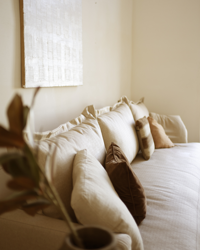 Canapé droit ton beige de 325x105cm