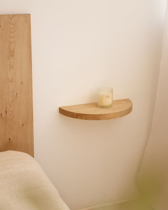 Table de chevet flottante en bois massif ton chêne moyen 3x40cm