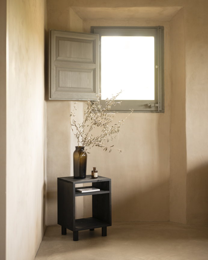 Table de chevet en bois massif ton noir 51x32cm