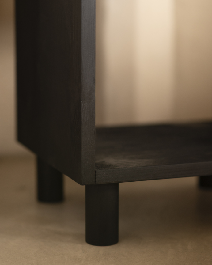 Table de chevet en bois massif ton noir 51x32cm