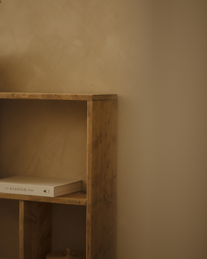 Mobilier d'appoint en bois massif ton chêne foncé avec 1 Mobiliers et 2 séparateur