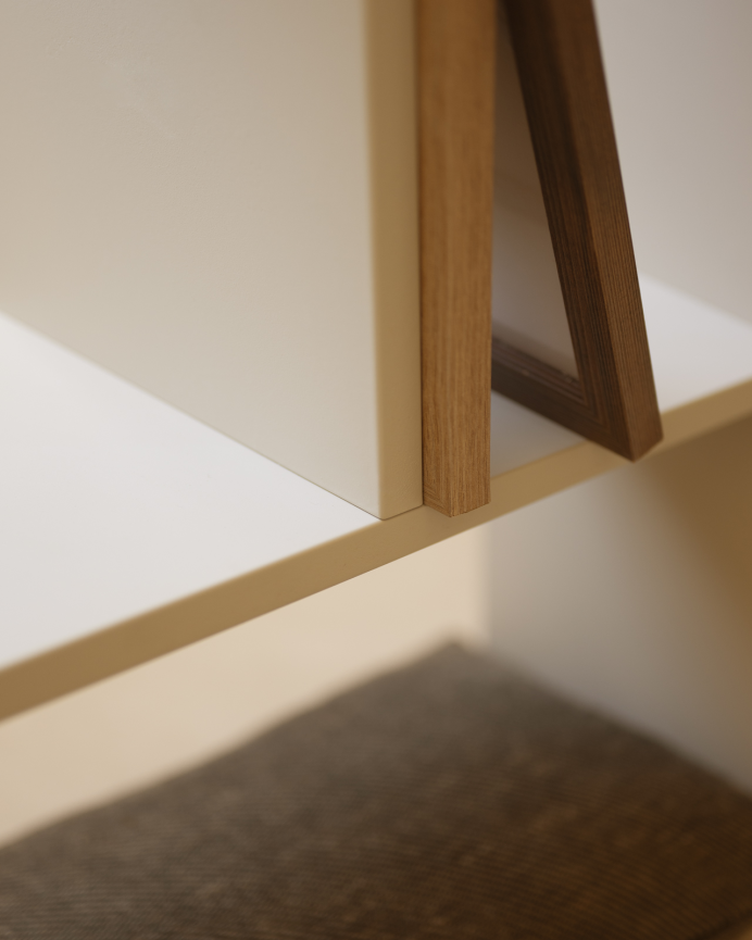 Mobilier d'appoint en bois laqué ton beige avec 1 Mobiliers et 2 séparateurs
