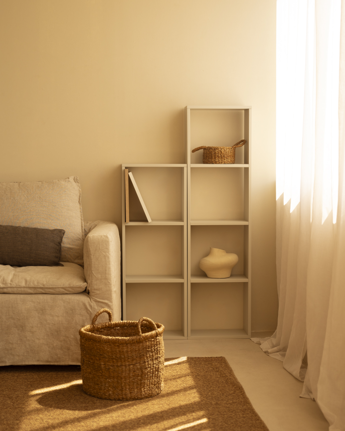 Étagère en bois laqué ton beige avec 2 étagères