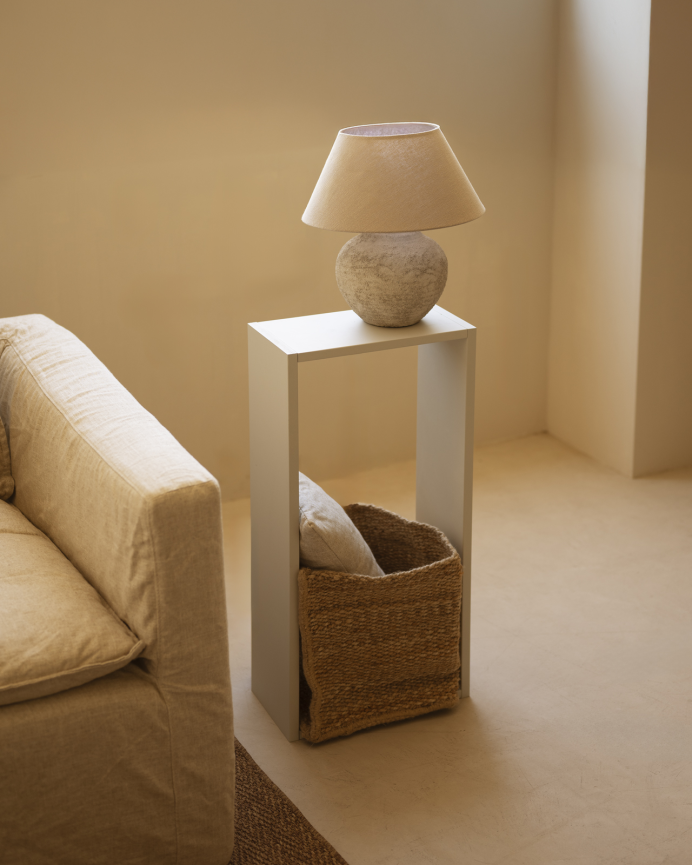 Mobilier d'appoint en bois laqué ton beige