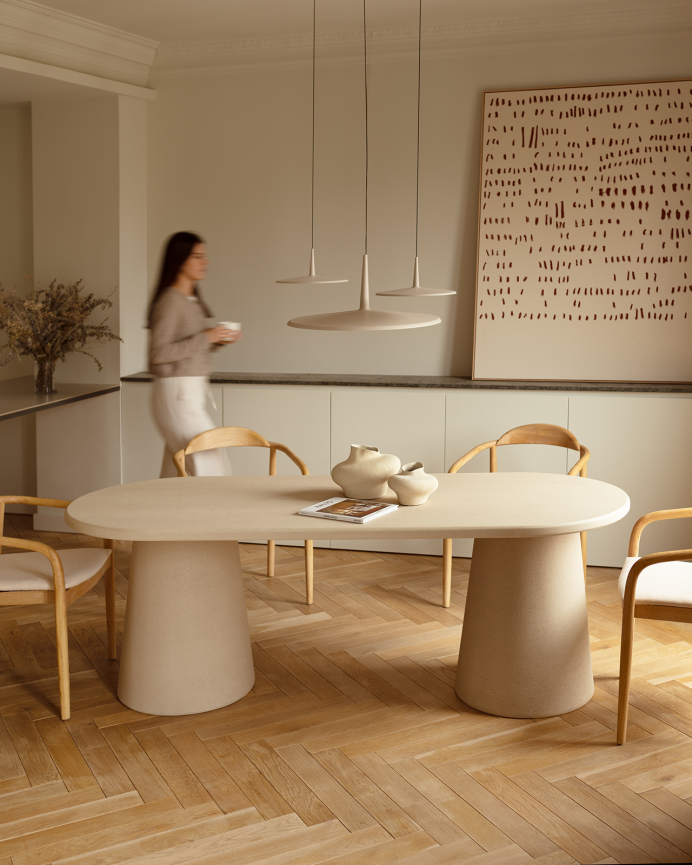 Table de salle à manger ovale en microciment ton beige en différentes tailles