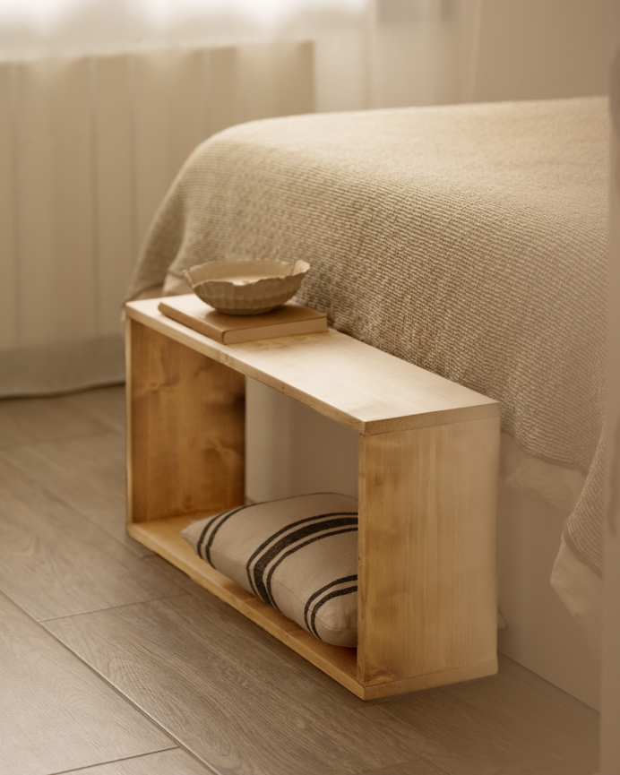 Mobilier d'appoint en bois massif ton chêne moyen