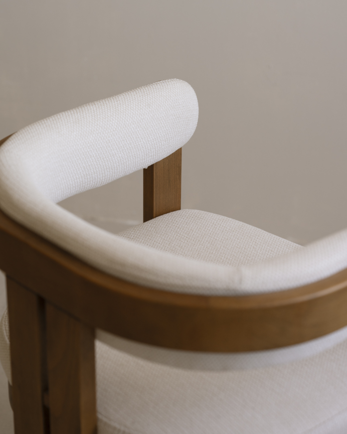 Chaise en bois de hêtre rembourrée en couleur blanco de 77x42cm