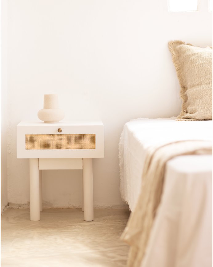 Pack de 2 tables de chevet en bois massif et rotin avec un tiroir ton blanc de 40x45cm