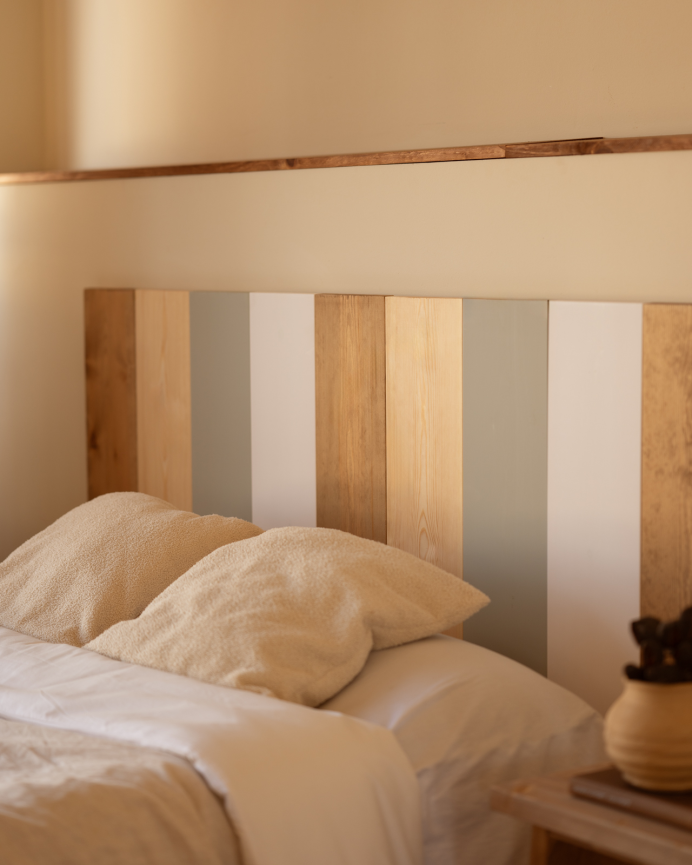 Tête de lit en bois massif combinée dans différentes nuances en différentes tailles