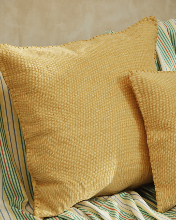 Housse de coussin en coton dhurrie couleur jaune disponible en plusieurs tailles
