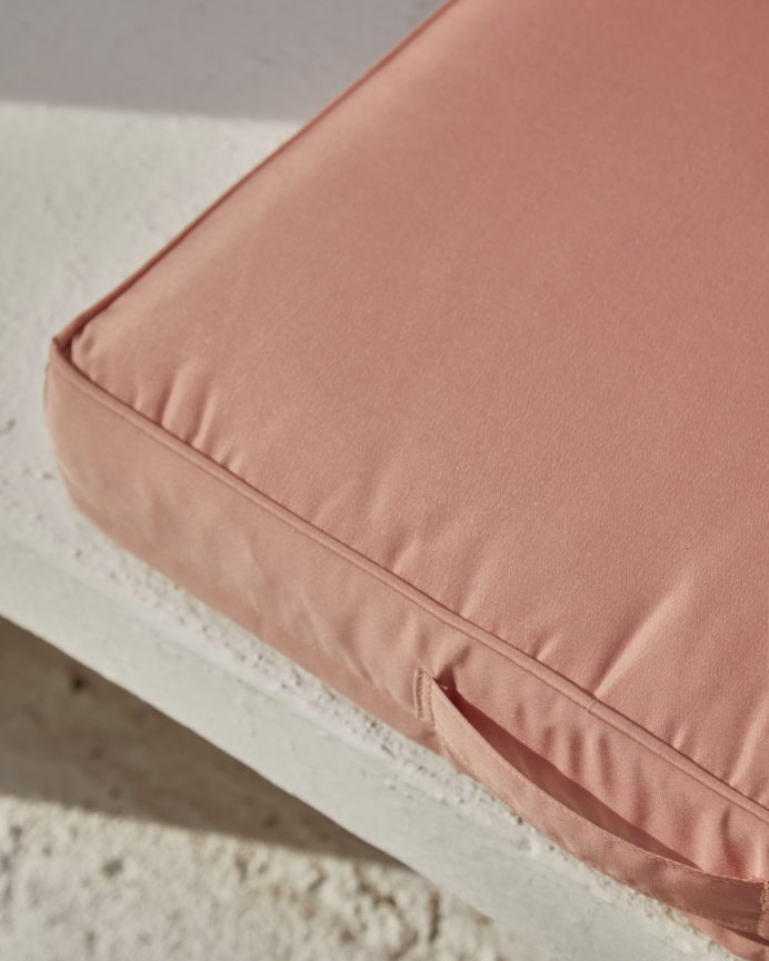 Coussin de sol couleur rose disponible en différentes tailles